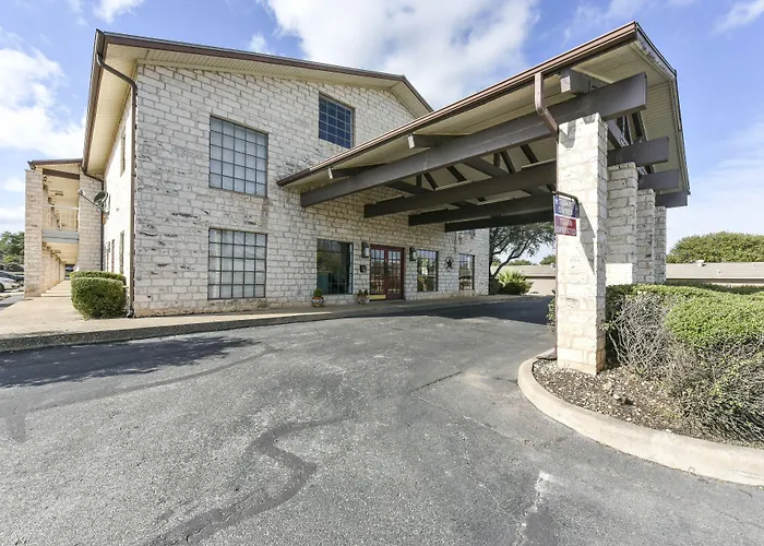 Windcrest Inn And Suites